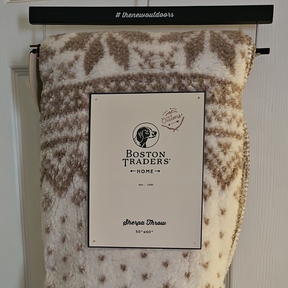 Boston Traders Sherpa Throw in Cream and Taupe Motif